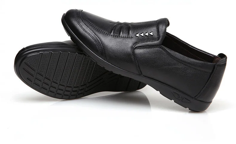 

New Breathable Black Red White Men Casual Leather Fashion Loafers Flat Driving Shoes Summer 36-46 Slip on Moccasins KM531-553 C1