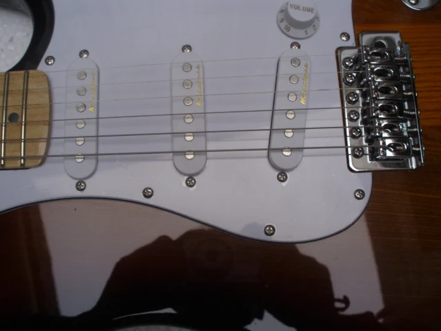 Wholesale Free shipping Guitar New STR... Electric Guitar W NOISSELESS Pick ups sunburt 2009