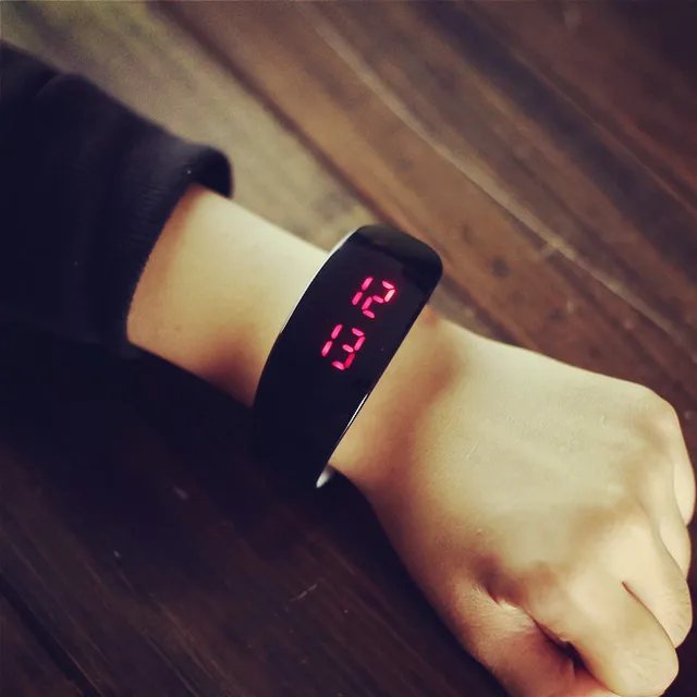 Fashion 2018 Women gift LED Watch , Oval red light display Ladies wristwatch dig Fashion 2018 Women gift LED Watch , Oval red light display Ladies wristwatch dig