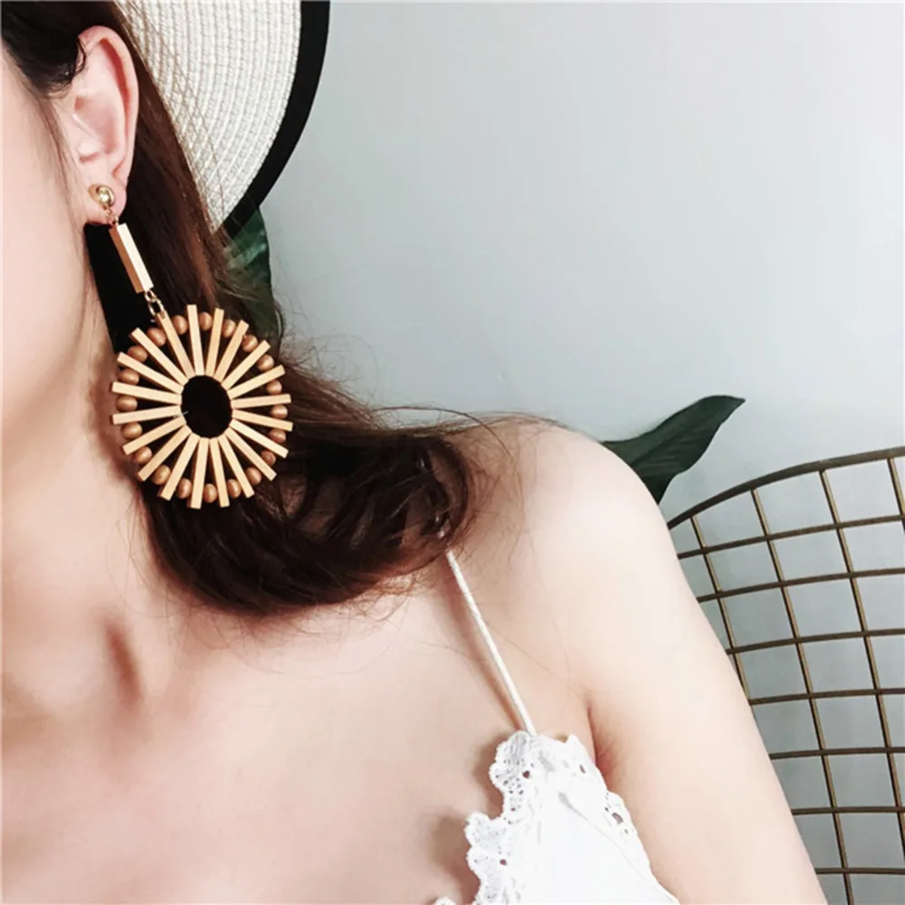 Dvacaman INS Fashion Statement Earrings Women Boho Rattan Knit Drop Earrings Wooden Dangle Earrings Wedding Jewelry Wholesale