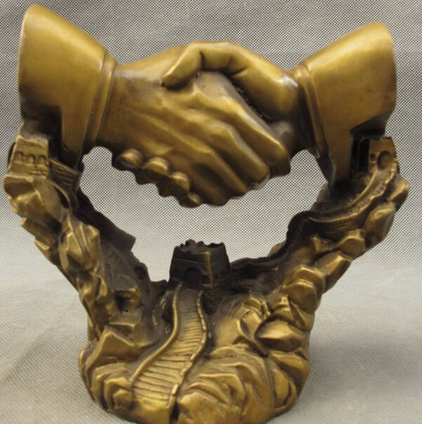 

JP S0608 China Bronze Cooperate Symbiosis Success Shake Hands Clasp On Great Wall Statue Discount 35%