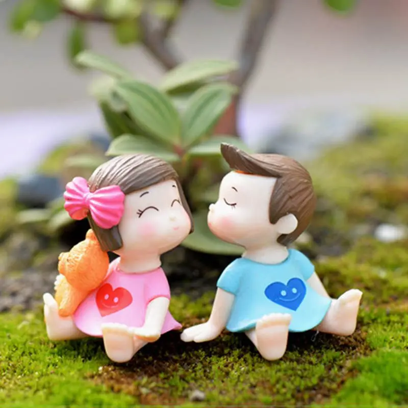 

Hone Decor Sweety Lovers Couple Figurines Miniatures Fairy Garden Gnome Moss Terrariums Resin Crafts Decoration Accessories 2018