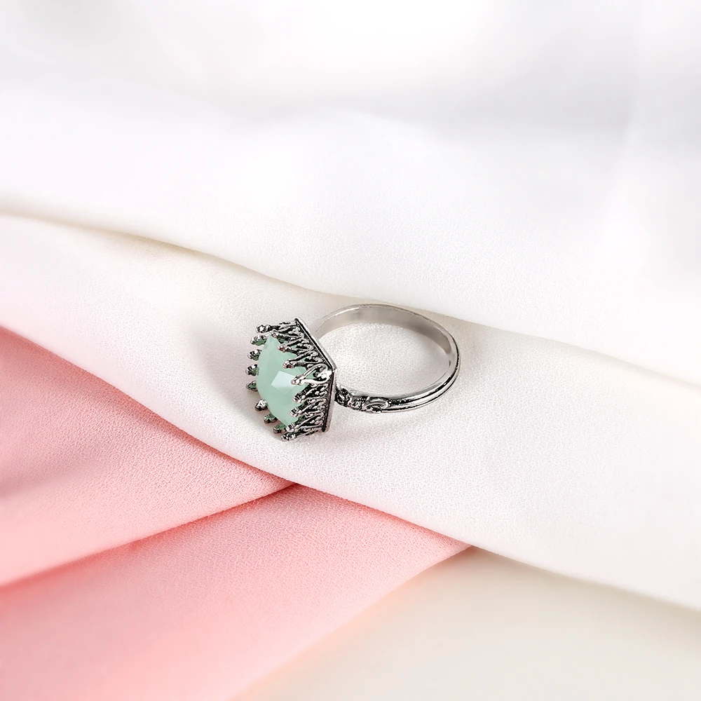 Vintage Green Stone Peridot Ring Princess Cut Bright Silver Anel Bague Austrian Crystal Rings for Women Girl Wedding Jewelry Z4