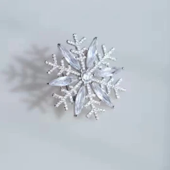 

YP258 925 Sterling Silver Cubic Zircon Crystal Snowflake Brooch Lovely Party Ball Brooch Elegant Women Wedding Jewelry
