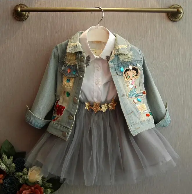 

Girls denim jacket 2018 spring and autumn Korean version of the new sequins butterfly beauty pearl digital print jacket
