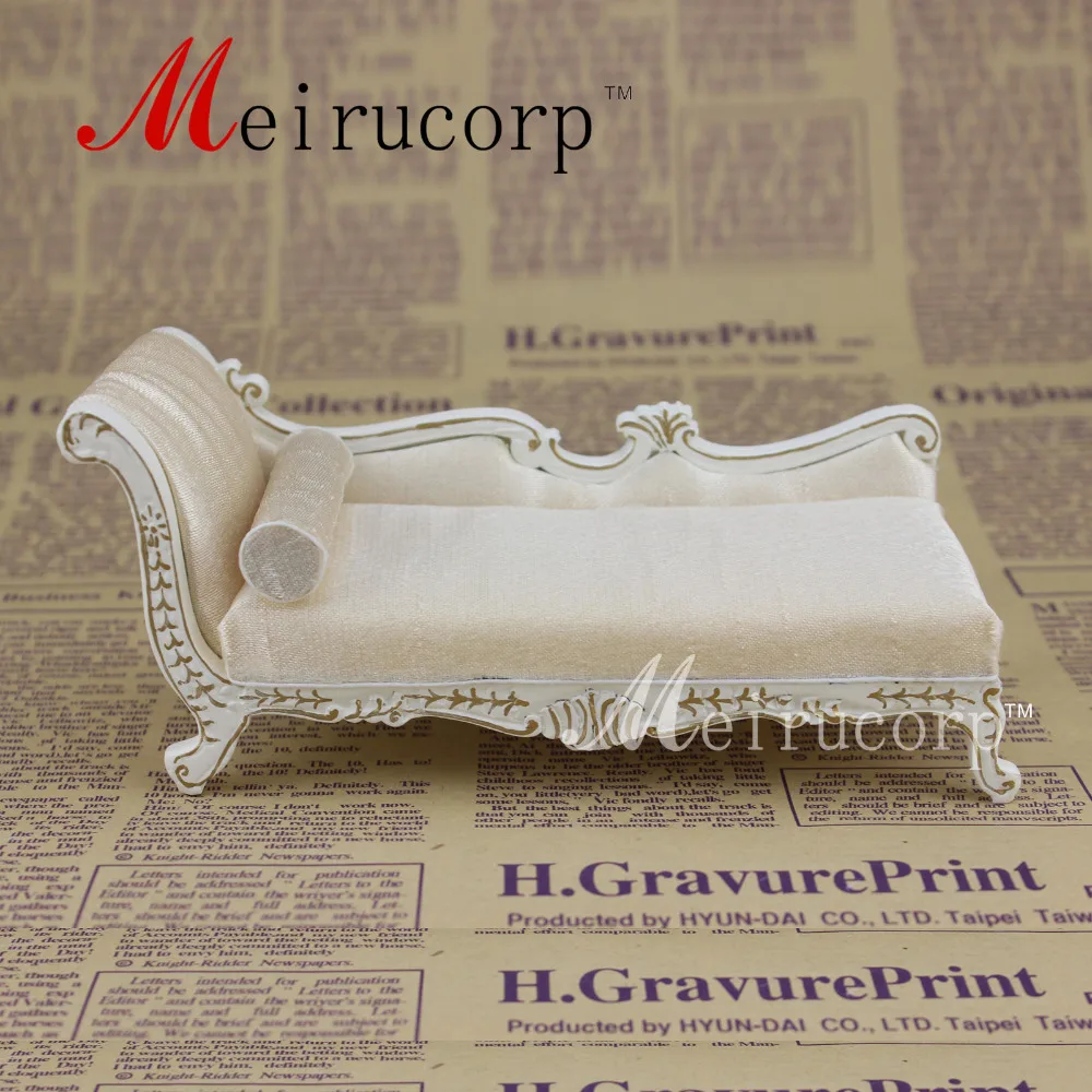 miniature furniture White couch And pillow for Dollhouse 1/12 scaleminiature furniture