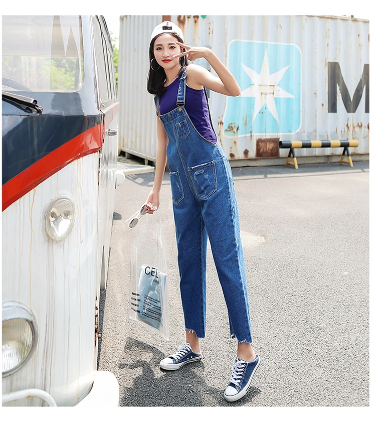 Stylish suspender jeans. College style, casual denim pants. (27)