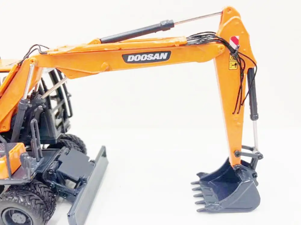 Универсальный хобби 1/50 Doosan DX140W колесный литой экскаватор модель UH8108