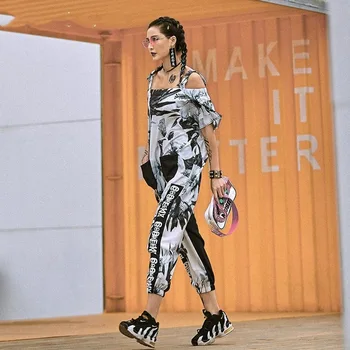 

2019 New Sexy Strapless Women Jumpsuits Rompers Chinese Black White Ink Printed Hip Hop Dance Rompers Pants Streetwear