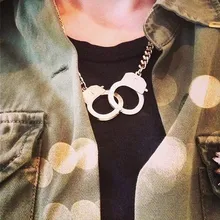 Модный аксессуар, дизайнерское короткое ожерелье, любовные наручники на металлическом ожерелье, декоративное ожерелье