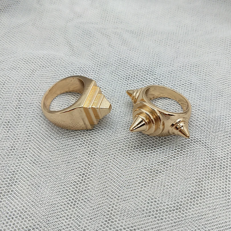 

2 PCS/Set Fashion Alloy Rings Set for Women Statement Gold Color Square Spike Rings Set Jewelry Accessory Party Anniversary