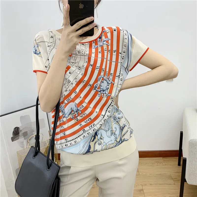

The new spring/summer 2019 women's wind round collar collapse rotator cuff signs printed silk t-shirts