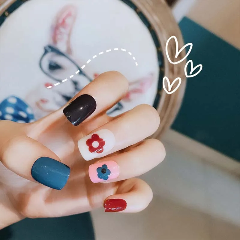 

Hot Sell Sweet Colorful Flowers Pattern 24pcs Artificial Nail Fashion Short Round Full Cover Jump Colors Fake Nails With Glue