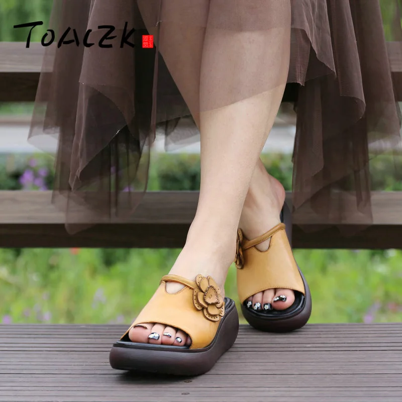 

Retro leather slippers, a font thick bottom slope with cool slippers, national wind flower Women's shoes