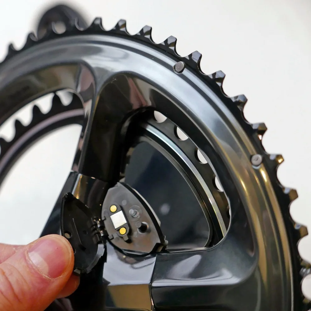 Shimano-R9100_Dura-Ace_R9100-P_integrated-dual-side-power-meter-crankset_charging-port