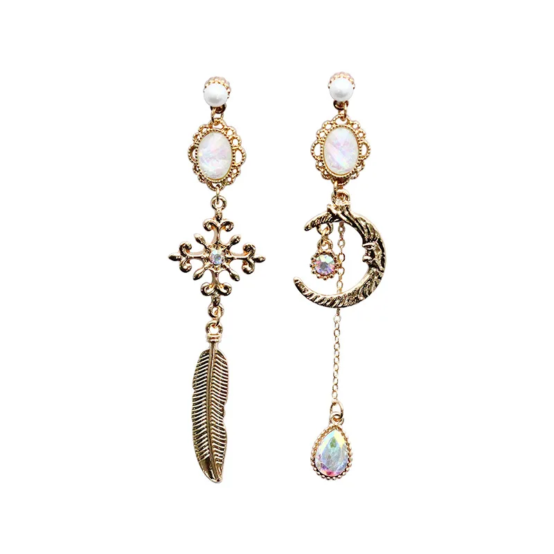 

New Korean Fashion Women Alloy Leaf Drop Earrings Vintage Moon Crystal Pendientes Simple Moda Sweety Girl Jewelry Accessories