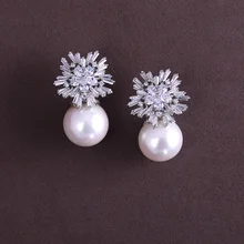 Белые жемчужные серьги-гвоздики из кубического циркония с прозрачным снежным кластером JaneKelly