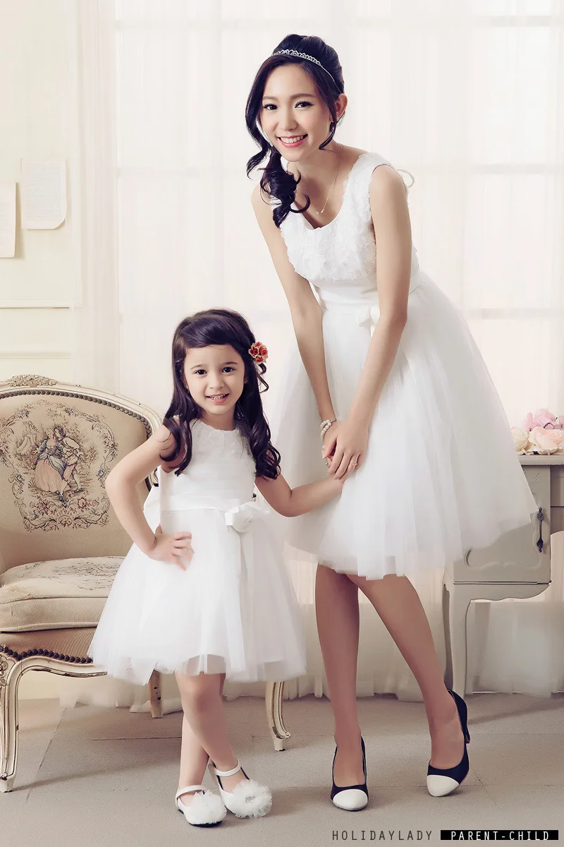 Свадебные вечерние платья для мамы и дочки; кружевная белая одежда; платье принцессы для мамы и дочки; одинаковые комплекты для семьи