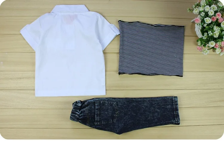Новые летние комплекты детской одежды белая футболка для мальчиков+ джинсы джинсовые брюки+ полосатый шарф комплект из 3 предметов модный костюм в британском стиле