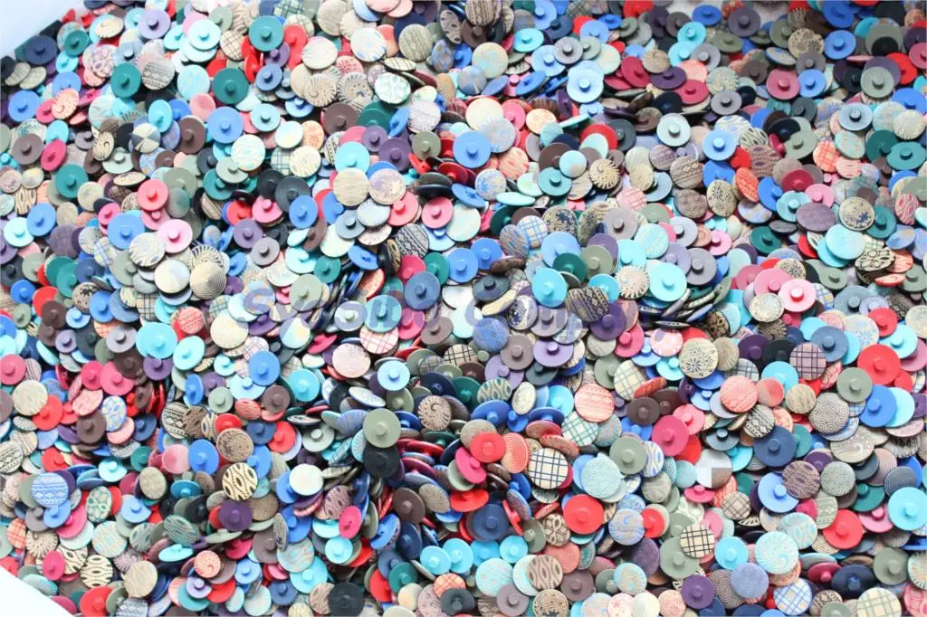 

(40g/bag) Varnish Wooden Sewing Buttons With Shank Hat Scrapbook Accessories Assorted Buttons 20mm,23nn,25mm,28mm- ZH15