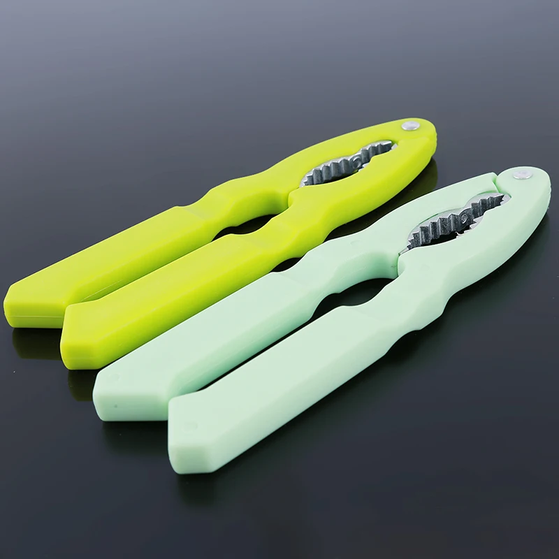 

Green & Blue Multifunction Nut Cracker Quick Walnut Almond Pecan Nutcracker Plastic Handle Opener Nut Clip Crap Tool