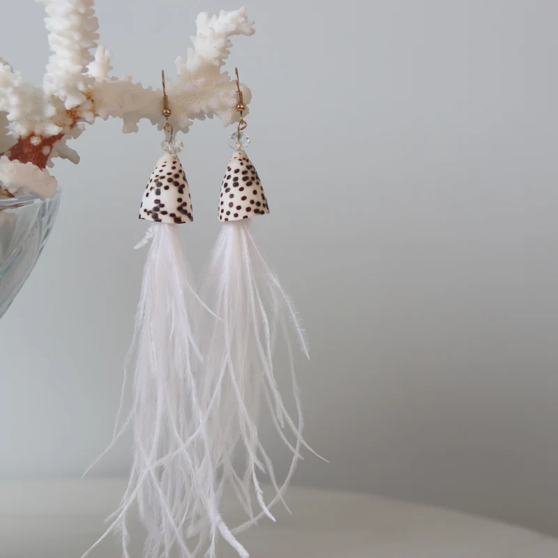 

Free Shipping(1 pair/lot)Custom Handmade Small Lovely Cone With Feather Earrings Beach Wedding Holidays Jewelry Natural Shell