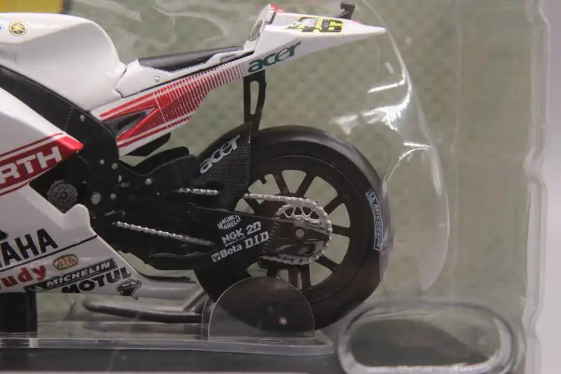 Leo 1:18 FIAT Yamaha YZR-M1 2007 мотоцикл сплав модель автомобиля литье под давлением металлические игрушки подарок на день рождения для детей мальчиков