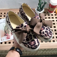 Новая женская обувь с бантом леопарда замши из лакированной кожи на плоской платформе проскальзывали на лоферы с круглым носком туфли лодочки удобные повседневные