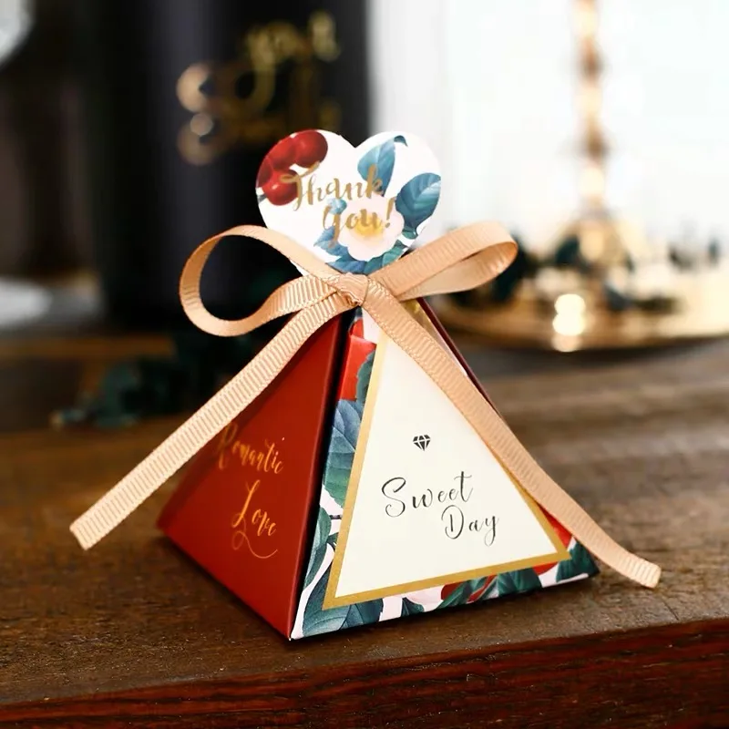 

100pcs Wine red unicorn, elk Triangular Pyramid Candy Boxes with heart tags birthday Wedding Favors Christmas Party Gift Box