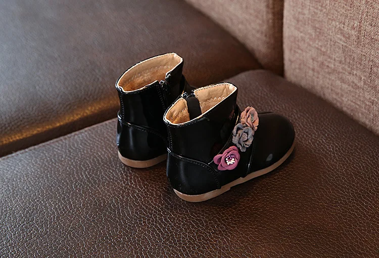 Autumn New Baby Girls Fashion Boots Baby Shoes Cute Flower Leather Low Heeled Boots for Baby Girls Pink Black Color