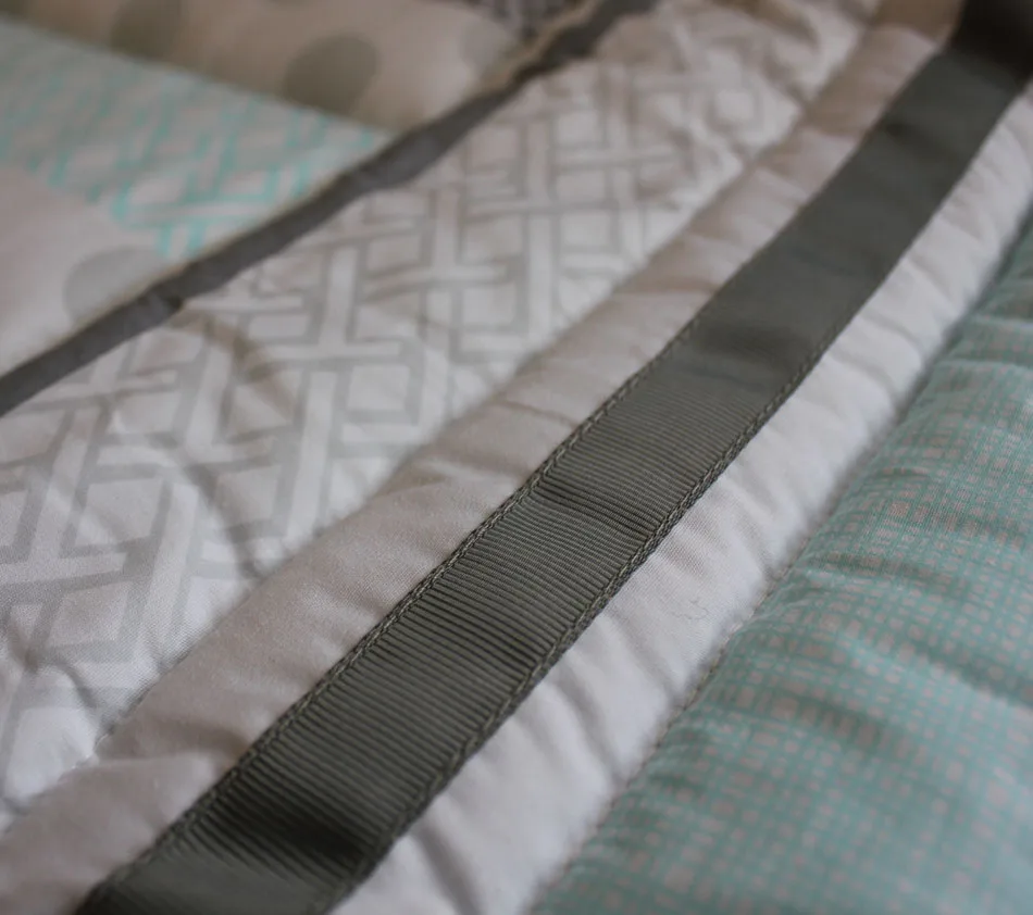 خصم! 7 قطع مطرزة مجموعات الوليد 100% ٪ سرير الطفل الفراش مجموعة ، وتشمل (مصدات + غطاء لحاف السرير السرير تنورة)