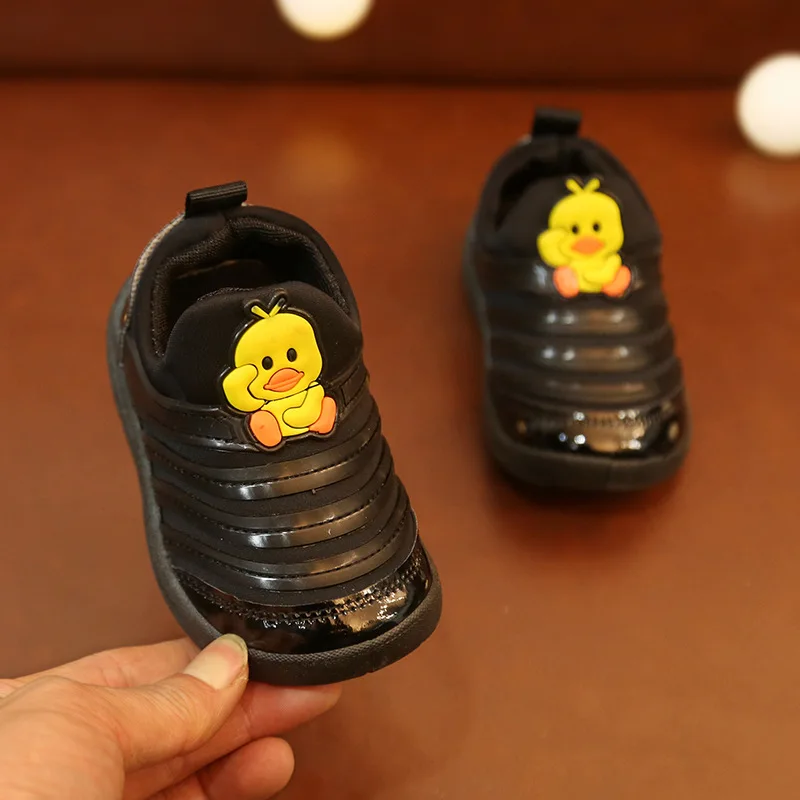 ZYJ Caterpillar младенца первые ходоки Симпатичные утенок спортивная обувь мягкая подошва дышащая мальчиков и девочек мультфильм противоскользящие кроссовки обувь - Цвет: Black