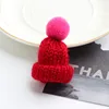 19 colores lindo Mini sombrero de punto para el pelo broche suéter pines insignia Collar Ropa Accesorios sombreros creativos broches para mujeres ► Foto 3/6