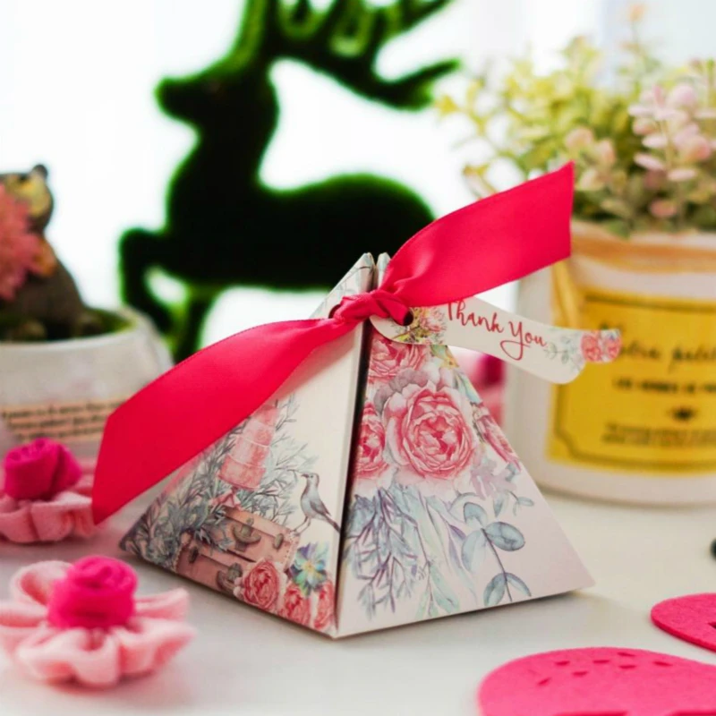 100 шт Свадебные сувениры новая треугольная пирамида розовая роза счастливая Свадебная коробка для конфет с Спасибо бирки Bomboniera вечерние подарочные коробки