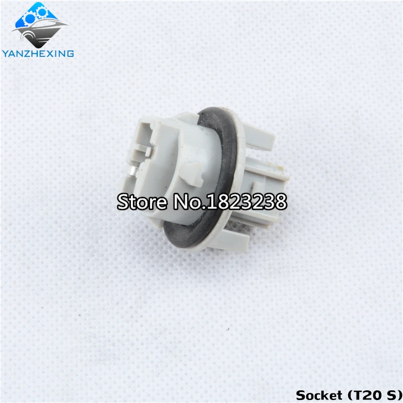 Car Tail Lamp T20 Socket Adapter Connector Holder for Toyota Highlander Alphard