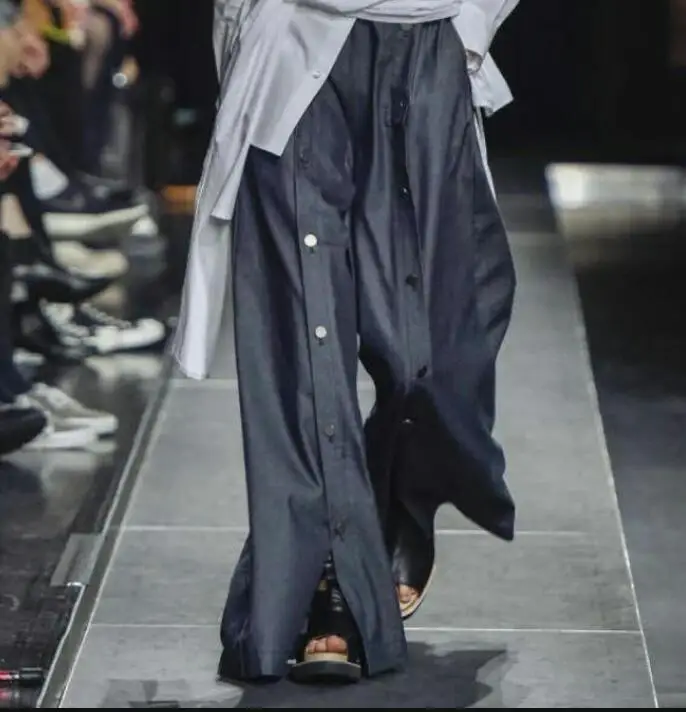 

2019 New Fashion runway wide leg pants buttoned design trend of men's pants