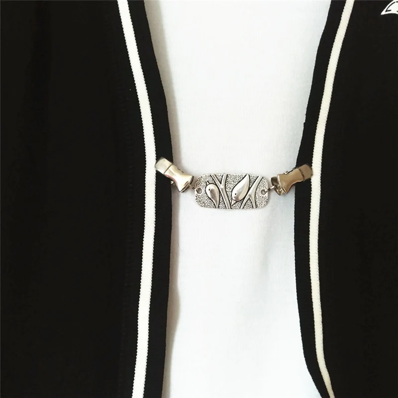 

Autumn Women Silver Cute Bird Sweater Cardigan Clip Retro Shield Garment Top Dress Cinch Shawl Pin Cape Gloves Mittens Clip Gift