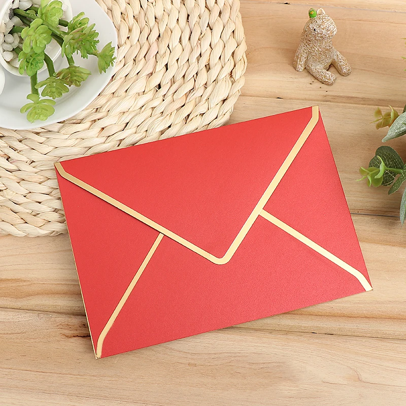 25 шт 250gsm конверты с золотым тиснением для свадебных бизнес-приглашений 19*14 см, 17,5*12,5 см - Цвет: red