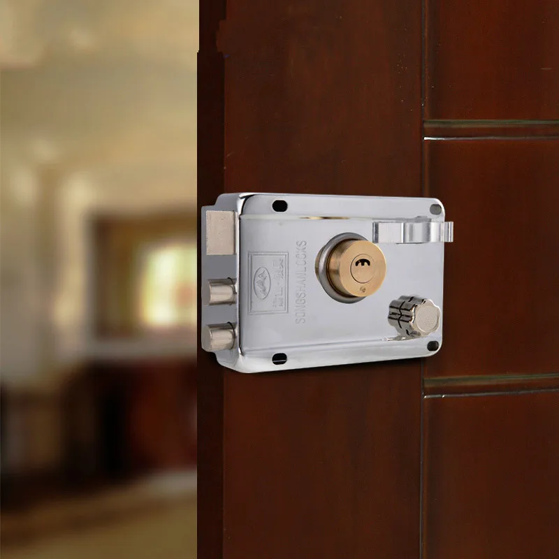 

Free Shipping Outside The Old Anti - Theft Iron Door Lock Crescent Anti - Break Lock Core Tapping Iron Door Lock
