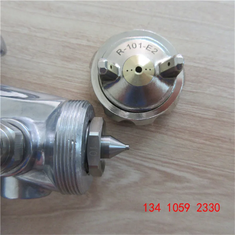 Spray gun for spraying metal products