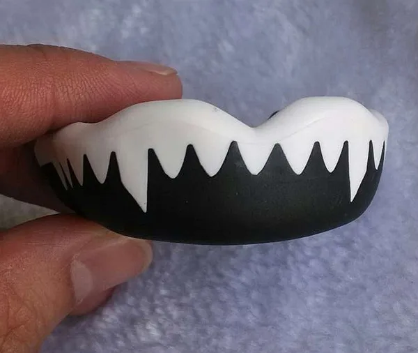 Nuevo diseño boca guardia Gum Shield dientes Protector de boxeo Muay Thai baloncesto fútbol gimnasio lucha deporte dientes guardia