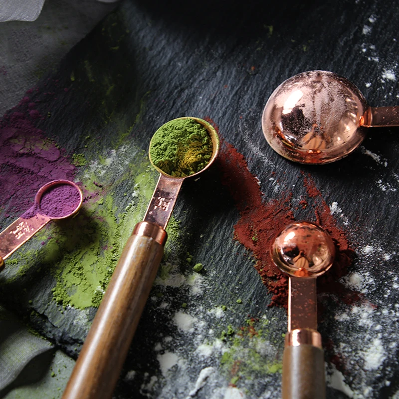 4Pcs/Set Rose Gold Stainless Steel Measuring Cups And Measuring Spoon Scoop Set Wooden Handle Kitchen Tool For Baking measuring cups and spoons set