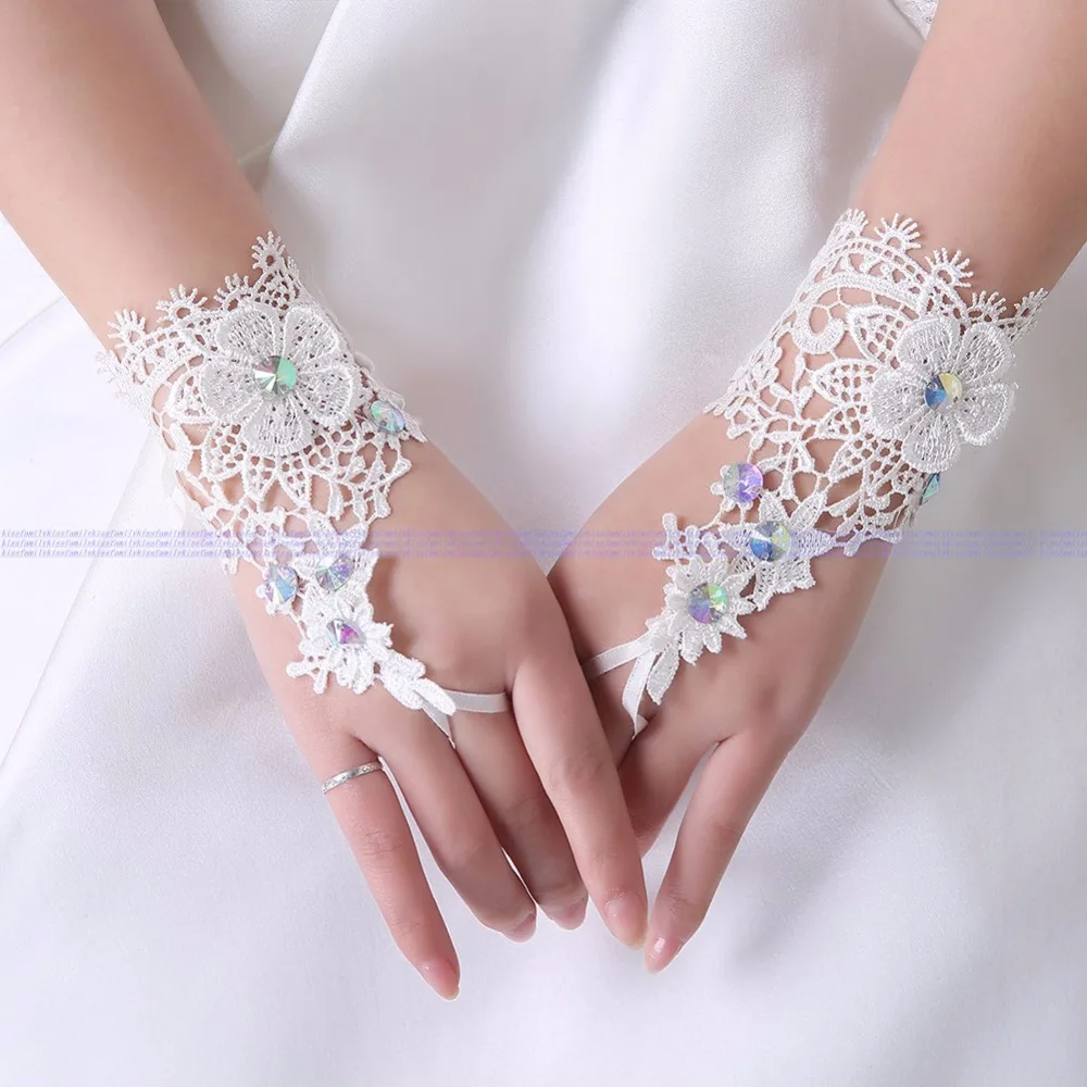 

Hot Sale Lace Beaded Fingerless Short Bridal Gloves white Women Wedding Accessorie Luva De Noiva Guanti Da Sposa k53265 X07017