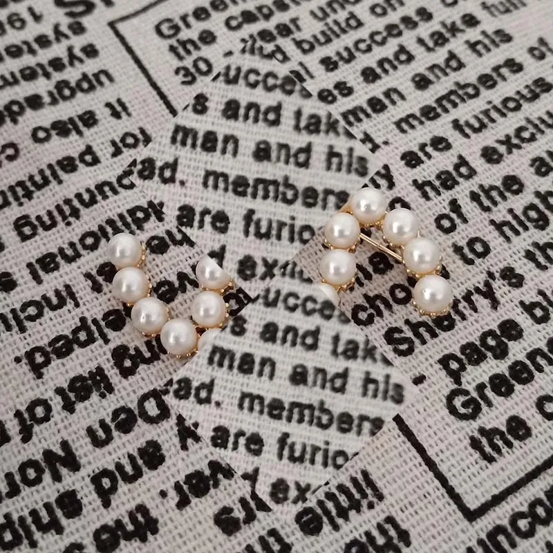 

Pearl Fashion Letter Brooch For Women Vintage Brand Brooch Jewelry Wholesale