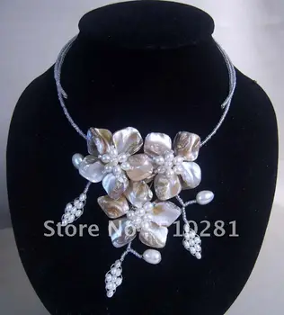

CHOKER NECKLACE WITH FW PEARL & MOP WIRED FLOWER