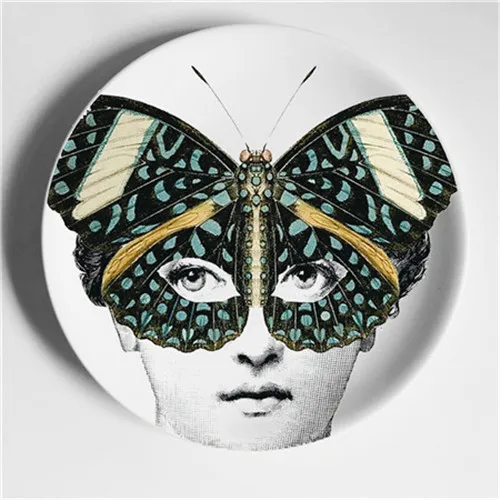 Изысканная тарелка Fornasetti, украшение из фарфора, декоративные тарелки для бара, офиса, кофейни, декоративные тарелки в стиле ретро - Цвет: 24