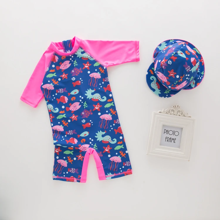 Купальный костюм с фламинго для девочек с шапкой; коллекция года; купальный костюм с длинными рукавами для маленьких девочек; детский купальный костюм