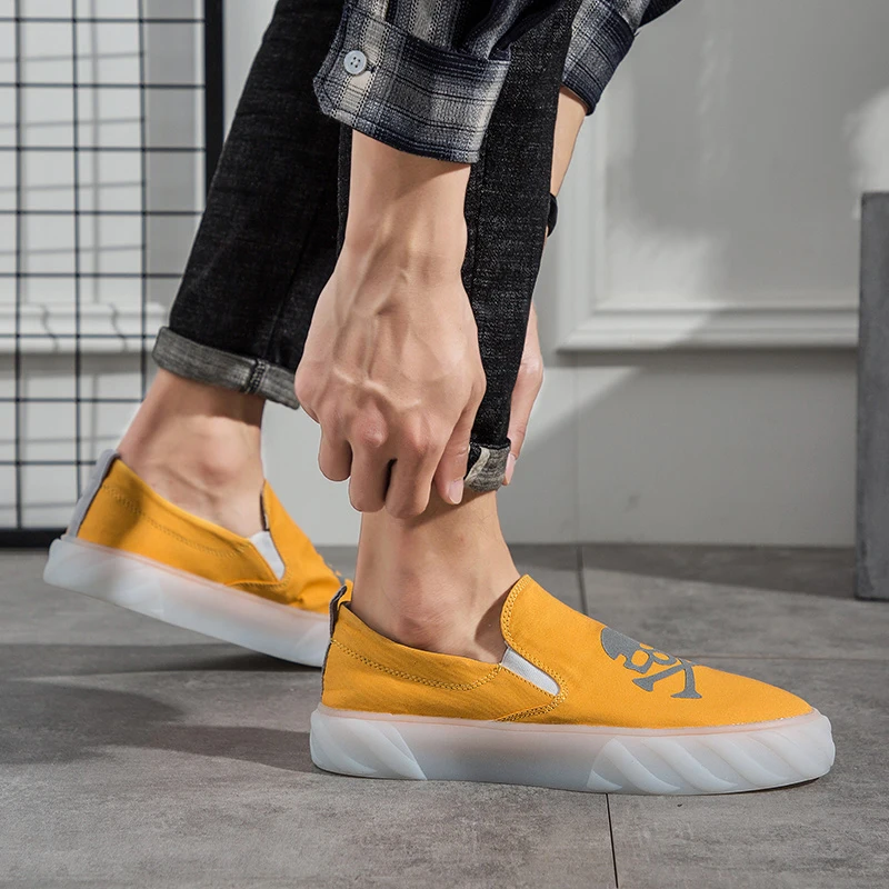 2019 Hot Men Casual Canvas Shoes Yellow Fashion Men Flats Shoes Anti Slip Canvas Mens Sneakers Original Youth Walking Shoes