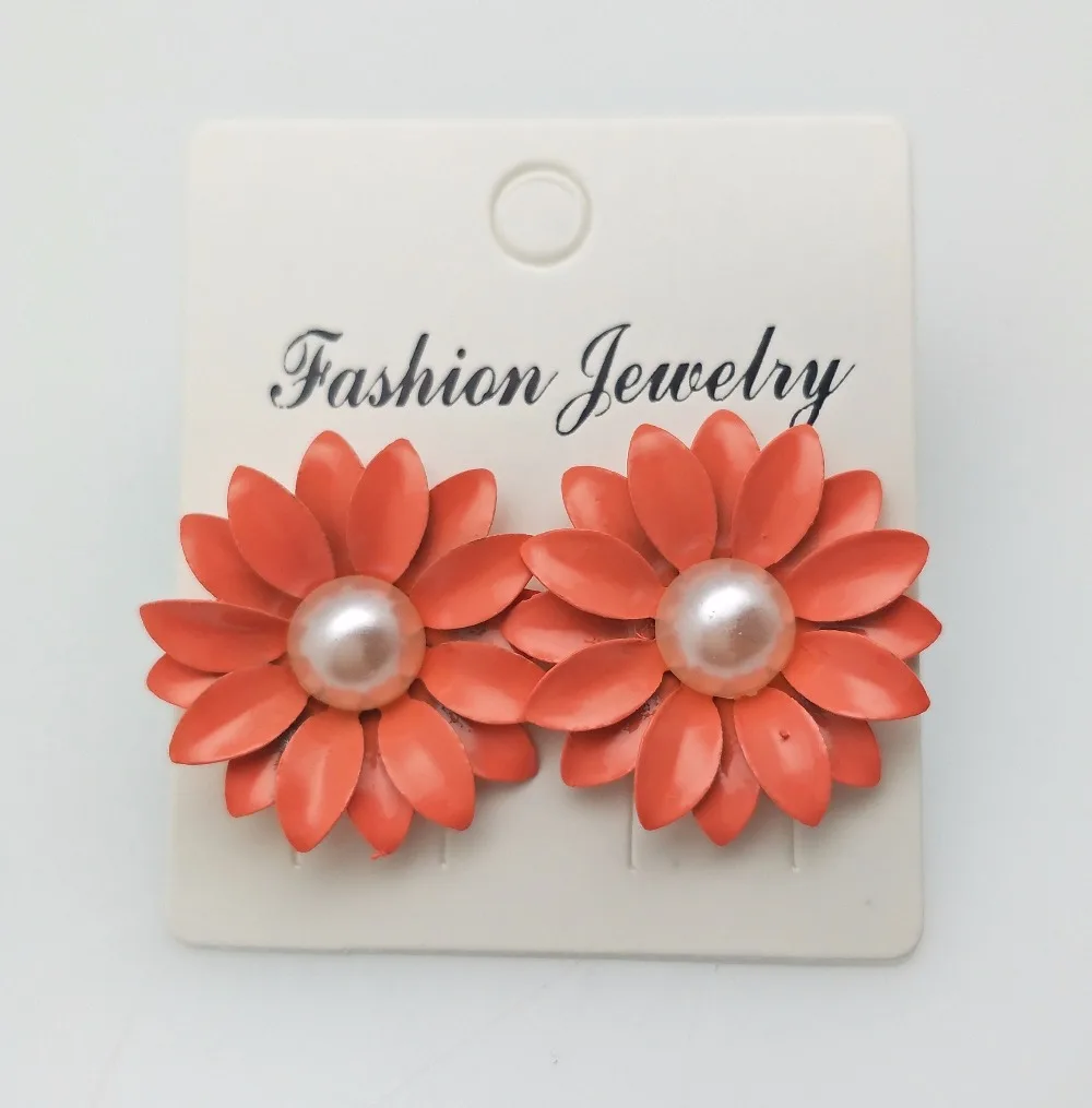 

Beautiful Small Daisy Flower Earring 4ED30