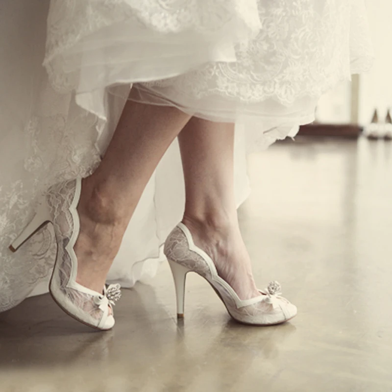 White Lace Peep Toe Wedding Shoes Rhinestone Luxurious Lady High Heels Wedding Party Prom Pumps Bridal Bridesmaid Shoes White Lace Peep Toe Wedding Shoes Rhinestone Luxurious Lady High Heels Wedding Party Prom Pumps Bridal Bridesmaid Shoes